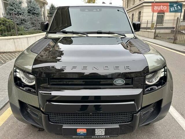 Зеленый Ленд Ровер Дефендер, объемом двигателя 2 л и пробегом 77 тыс. км за 52000 $, фото 2 на Automoto.ua