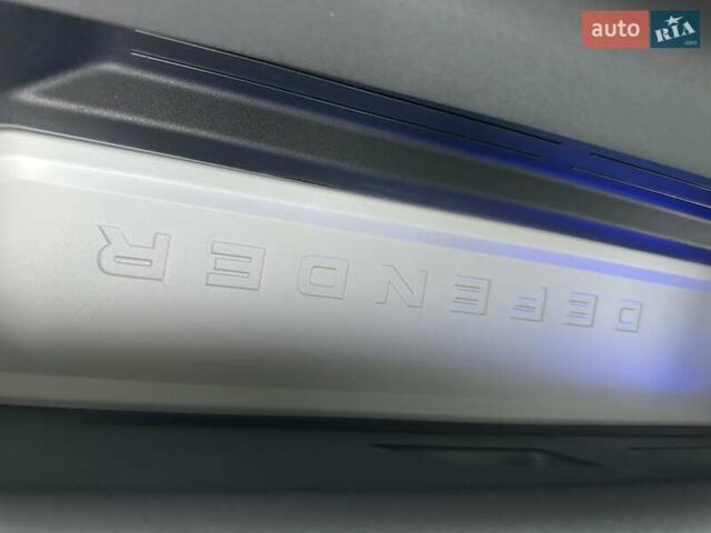 Зеленый Ленд Ровер Дефендер, объемом двигателя 2 л и пробегом 77 тыс. км за 52000 $, фото 69 на Automoto.ua