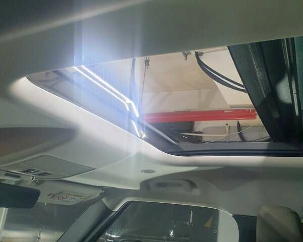 Зелений Ленд Ровер Дефендер, об'ємом двигуна 2 л та пробігом 126 тис. км за 48000 $, фото 11 на Automoto.ua