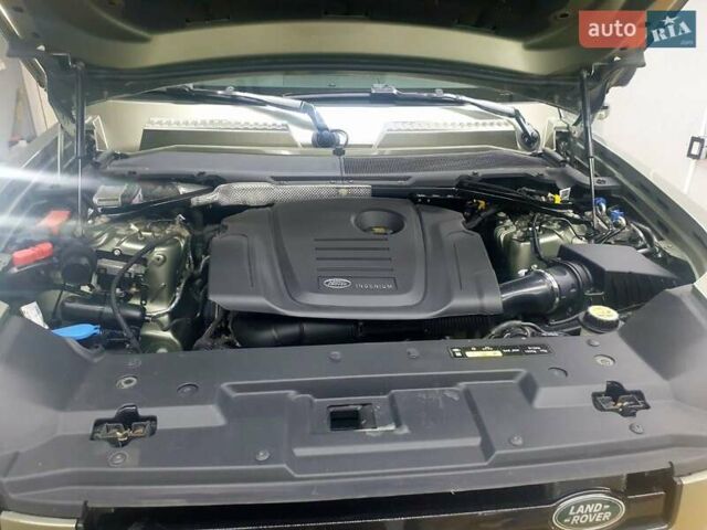 Зелений Ленд Ровер Дефендер, об'ємом двигуна 2 л та пробігом 126 тис. км за 48000 $, фото 15 на Automoto.ua