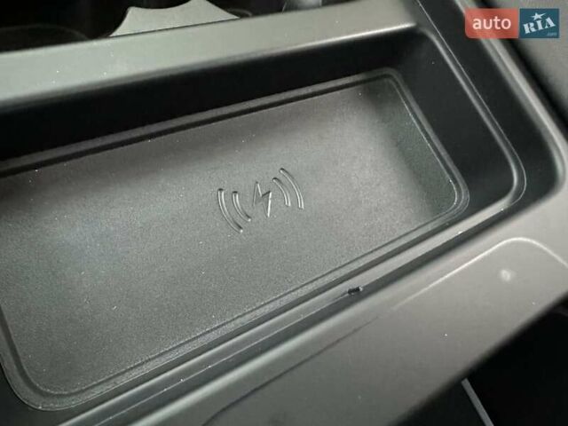 Зеленый Ленд Ровер Дефендер, объемом двигателя 2 л и пробегом 77 тыс. км за 52000 $, фото 50 на Automoto.ua