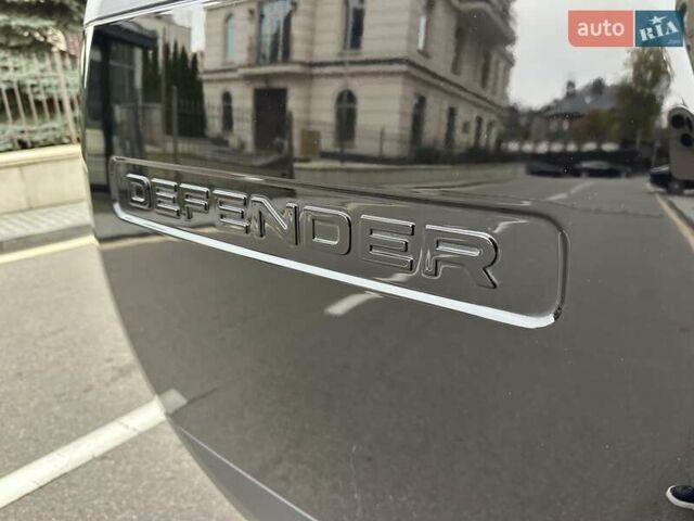 Зеленый Ленд Ровер Дефендер, объемом двигателя 2 л и пробегом 77 тыс. км за 52000 $, фото 29 на Automoto.ua