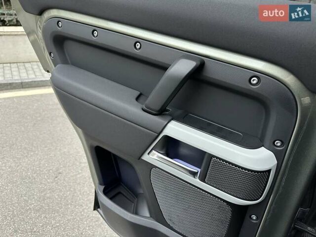 Зеленый Ленд Ровер Дефендер, объемом двигателя 2 л и пробегом 77 тыс. км за 52000 $, фото 84 на Automoto.ua