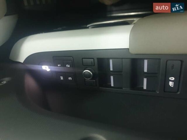 Зелений Ленд Ровер Дефендер, об'ємом двигуна 2 л та пробігом 126 тис. км за 48000 $, фото 8 на Automoto.ua