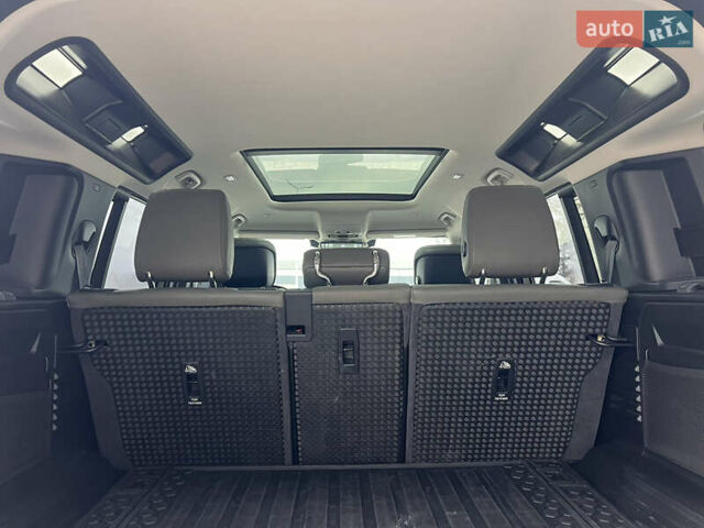 Зелений Ленд Ровер Дефендер, об'ємом двигуна 2 л та пробігом 157 тис. км за 54000 $, фото 6 на Automoto.ua