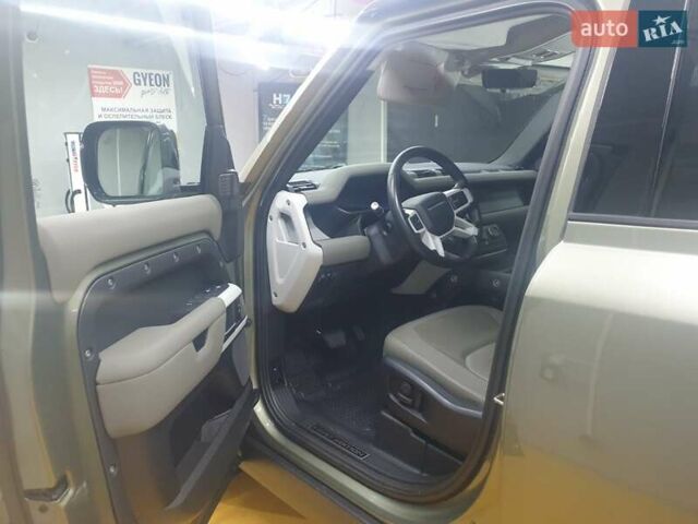 Зелений Ленд Ровер Дефендер, об'ємом двигуна 2 л та пробігом 126 тис. км за 48000 $, фото 6 на Automoto.ua