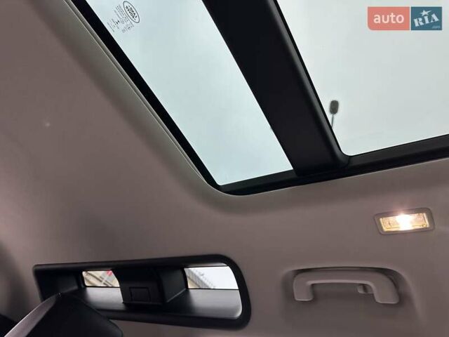 Зеленый Ленд Ровер Дефендер, объемом двигателя 2 л и пробегом 77 тыс. км за 52000 $, фото 74 на Automoto.ua