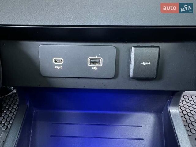 Зеленый Ленд Ровер Дефендер, объемом двигателя 2 л и пробегом 77 тыс. км за 52000 $, фото 51 на Automoto.ua