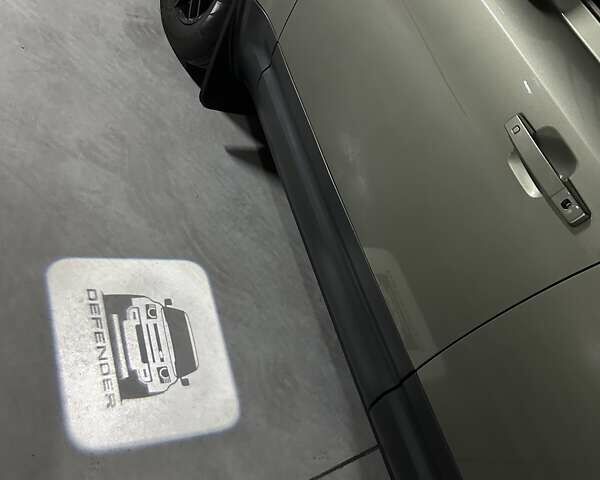 Зеленый Ленд Ровер Дефендер, объемом двигателя 2 л и пробегом 77 тыс. км за 52000 $, фото 93 на Automoto.ua