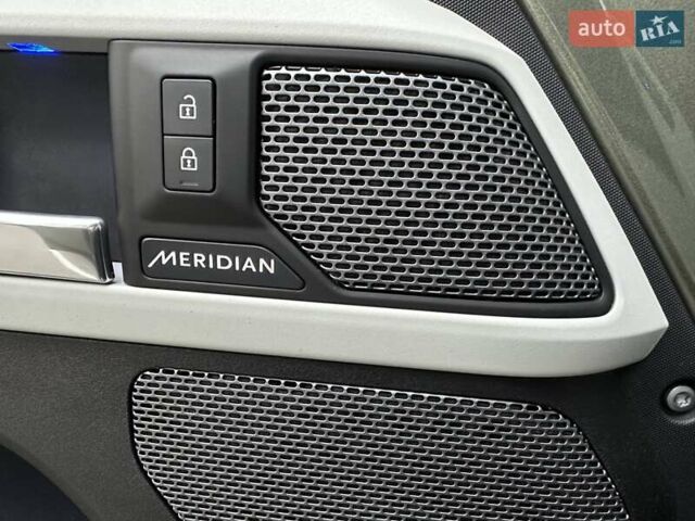 Зеленый Ленд Ровер Дефендер, объемом двигателя 2 л и пробегом 77 тыс. км за 52000 $, фото 39 на Automoto.ua