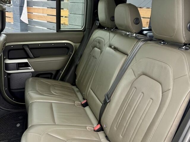 Зеленый Ленд Ровер Дефендер, объемом двигателя 2 л и пробегом 164 тыс. км за 53000 $, фото 2 на Automoto.ua