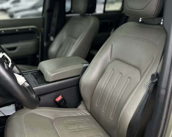 Зелений Ленд Ровер Дефендер, об'ємом двигуна 2 л та пробігом 157 тис. км за 54000 $, фото 3 на Automoto.ua