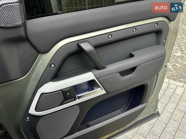 Зеленый Ленд Ровер Дефендер, объемом двигателя 2 л и пробегом 77 тыс. км за 52000 $, фото 75 на Automoto.ua