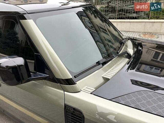 Зеленый Ленд Ровер Дефендер, объемом двигателя 2 л и пробегом 77 тыс. км за 52000 $, фото 34 на Automoto.ua