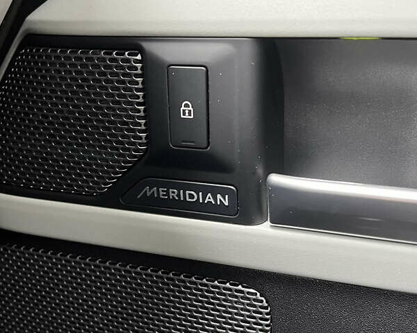 Зелений Ленд Ровер Дефендер, об'ємом двигуна 2 л та пробігом 157 тис. км за 54000 $, фото 10 на Automoto.ua