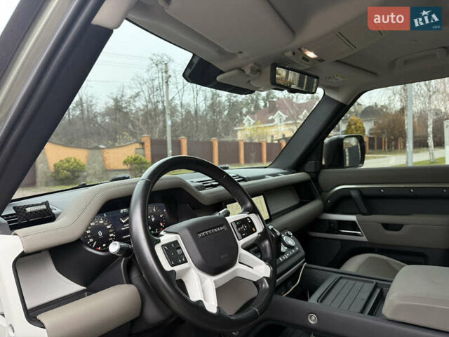 Зелений Ленд Ровер Дефендер, об'ємом двигуна 2 л та пробігом 108 тис. км за 55000 $, фото 1 на Automoto.ua