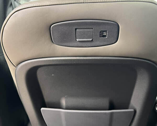 Зелений Ленд Ровер Дефендер, об'ємом двигуна 2 л та пробігом 157 тис. км за 54000 $, фото 19 на Automoto.ua