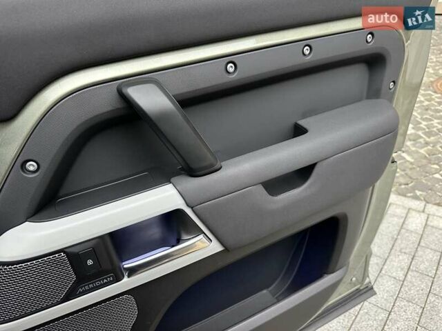 Зеленый Ленд Ровер Дефендер, объемом двигателя 2 л и пробегом 77 тыс. км за 52000 $, фото 76 на Automoto.ua