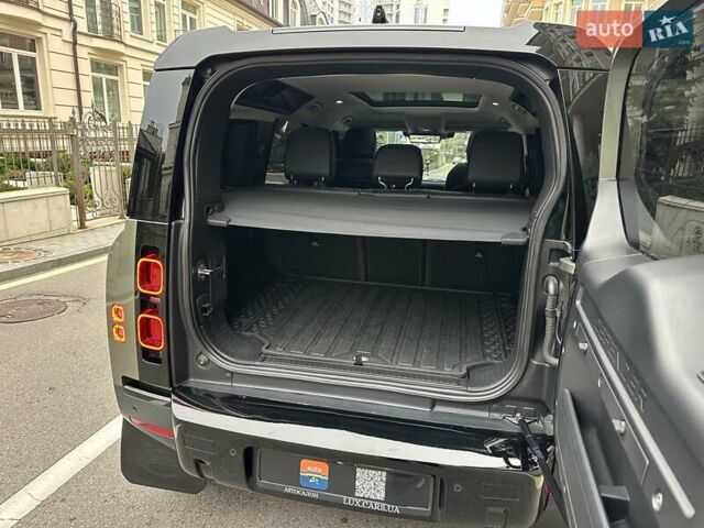 Зеленый Ленд Ровер Дефендер, объемом двигателя 2 л и пробегом 77 тыс. км за 52000 $, фото 92 на Automoto.ua