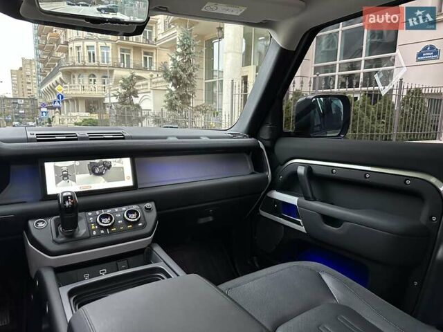 Зеленый Ленд Ровер Дефендер, объемом двигателя 2 л и пробегом 77 тыс. км за 52000 $, фото 79 на Automoto.ua