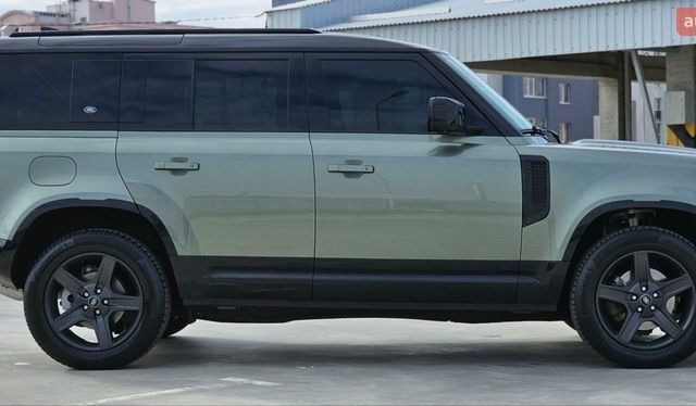 Зеленый Ленд Ровер Дефендер, объемом двигателя 3 л и пробегом 105 тыс. км за 65500 $, фото 5 на Automoto.ua