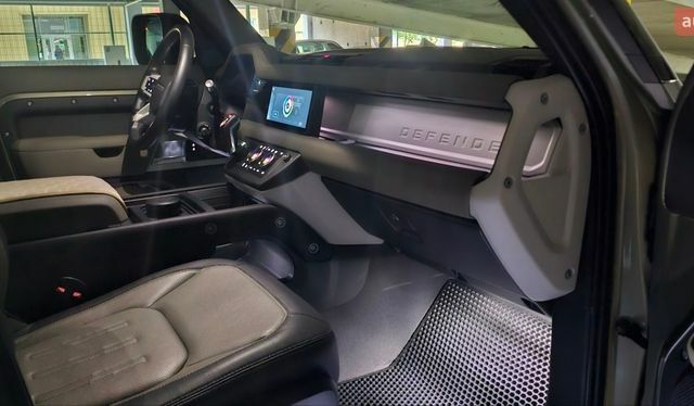 Зеленый Ленд Ровер Дефендер, объемом двигателя 3 л и пробегом 105 тыс. км за 65500 $, фото 75 на Automoto.ua