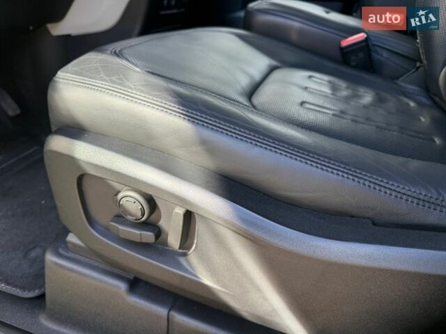 Зелений Ленд Ровер Дефендер, об'ємом двигуна 3 л та пробігом 79 тис. км за 68000 $, фото 40 на Automoto.ua