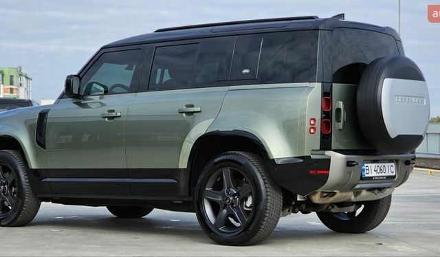 Зеленый Ленд Ровер Дефендер, объемом двигателя 3 л и пробегом 105 тыс. км за 65500 $, фото 2 на Automoto.ua