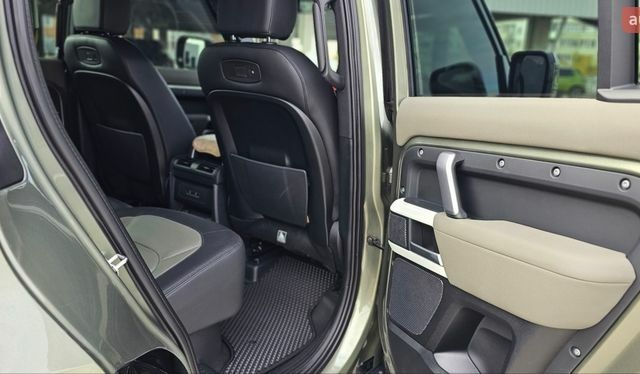 Зеленый Ленд Ровер Дефендер, объемом двигателя 3 л и пробегом 105 тыс. км за 65500 $, фото 36 на Automoto.ua