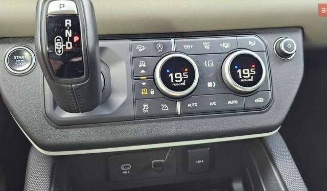 Зеленый Ленд Ровер Дефендер, объемом двигателя 3 л и пробегом 105 тыс. км за 65500 $, фото 47 на Automoto.ua