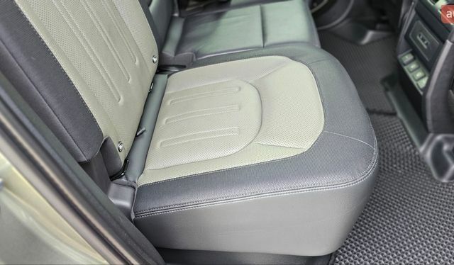 Зеленый Ленд Ровер Дефендер, объемом двигателя 3 л и пробегом 105 тыс. км за 65500 $, фото 37 на Automoto.ua