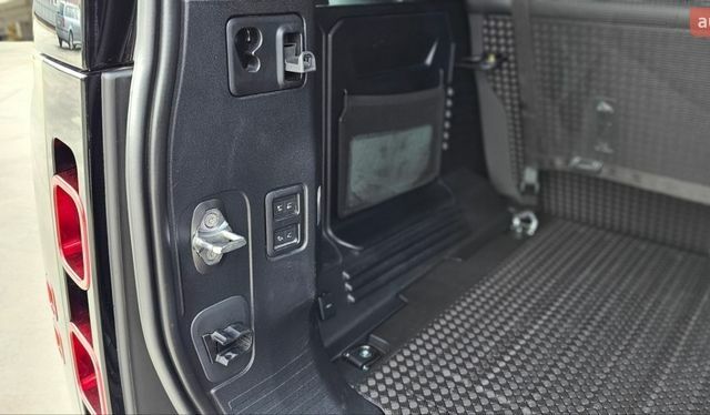 Зеленый Ленд Ровер Дефендер, объемом двигателя 3 л и пробегом 105 тыс. км за 65500 $, фото 34 на Automoto.ua