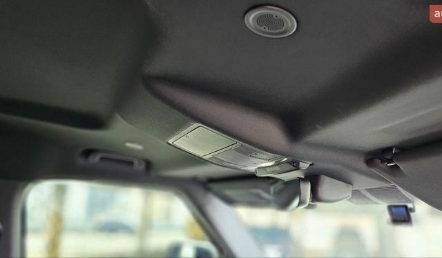 Зеленый Ленд Ровер Дефендер, объемом двигателя 3 л и пробегом 105 тыс. км за 65500 $, фото 42 на Automoto.ua