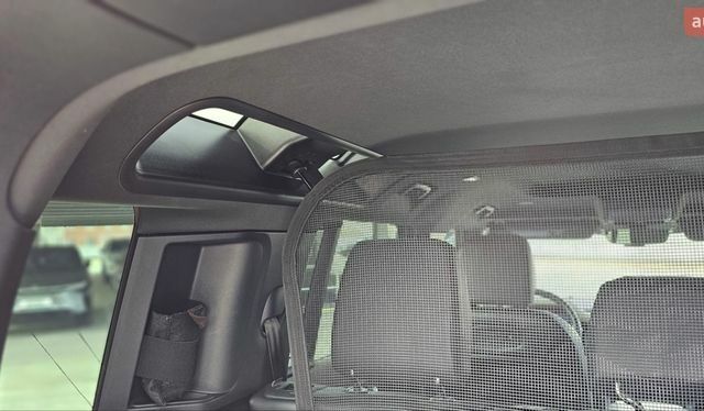 Зеленый Ленд Ровер Дефендер, объемом двигателя 3 л и пробегом 105 тыс. км за 65500 $, фото 35 на Automoto.ua