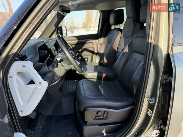 Зеленый Ленд Ровер Дефендер, объемом двигателя 3 л и пробегом 78 тыс. км за 68000 $, фото 44 на Automoto.ua