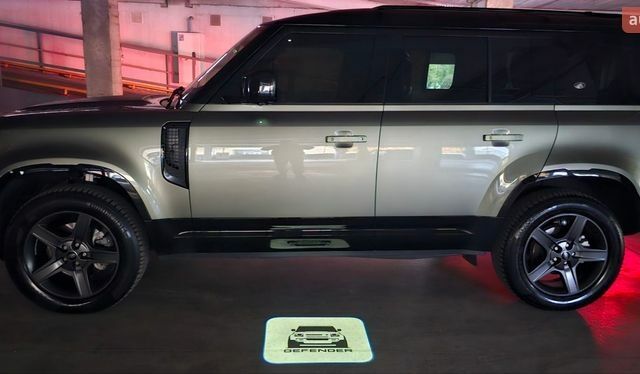 Зеленый Ленд Ровер Дефендер, объемом двигателя 3 л и пробегом 105 тыс. км за 65500 $, фото 79 на Automoto.ua