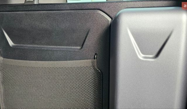 Зеленый Ленд Ровер Дефендер, объемом двигателя 3 л и пробегом 105 тыс. км за 65500 $, фото 33 на Automoto.ua