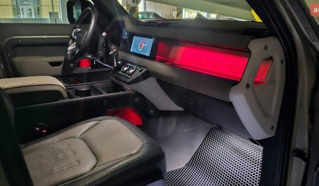 Зеленый Ленд Ровер Дефендер, объемом двигателя 3 л и пробегом 105 тыс. км за 65500 $, фото 76 на Automoto.ua