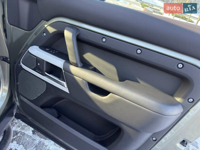 Зеленый Ленд Ровер Дефендер, объемом двигателя 3 л и пробегом 78 тыс. км за 68000 $, фото 47 на Automoto.ua