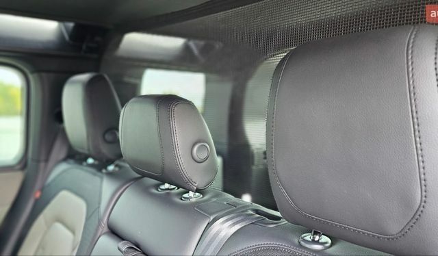 Зеленый Ленд Ровер Дефендер, объемом двигателя 3 л и пробегом 105 тыс. км за 65500 $, фото 29 на Automoto.ua