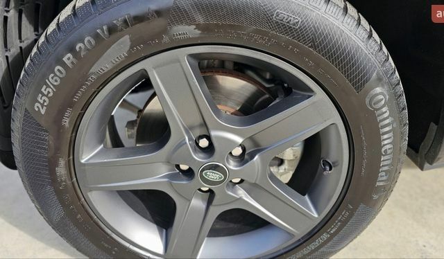 Зеленый Ленд Ровер Дефендер, объемом двигателя 3 л и пробегом 105 тыс. км за 65500 $, фото 8 на Automoto.ua