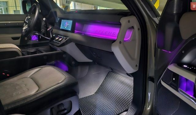 Зеленый Ленд Ровер Дефендер, объемом двигателя 3 л и пробегом 105 тыс. км за 65500 $, фото 77 на Automoto.ua