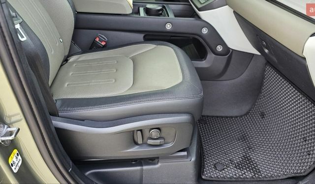 Зеленый Ленд Ровер Дефендер, объемом двигателя 3 л и пробегом 105 тыс. км за 65500 $, фото 39 на Automoto.ua