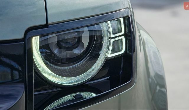 Зеленый Ленд Ровер Дефендер, объемом двигателя 3 л и пробегом 105 тыс. км за 65500 $, фото 6 на Automoto.ua