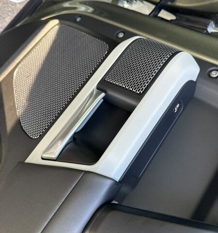 Зелений Ленд Ровер Дефендер, об'ємом двигуна 3 л та пробігом 79 тис. км за 68000 $, фото 71 на Automoto.ua