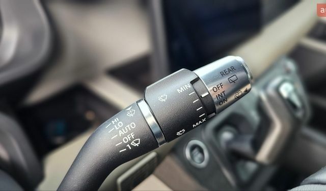 Зеленый Ленд Ровер Дефендер, объемом двигателя 3 л и пробегом 105 тыс. км за 65500 $, фото 22 на Automoto.ua