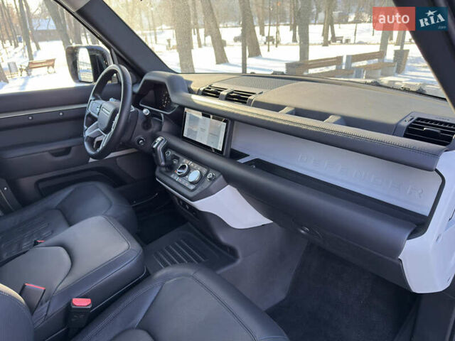 Зеленый Ленд Ровер Дефендер, объемом двигателя 3 л и пробегом 78 тыс. км за 68000 $, фото 58 на Automoto.ua