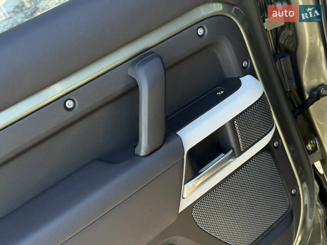 Зеленый Ленд Ровер Дефендер, объемом двигателя 3 л и пробегом 78 тыс. км за 68000 $, фото 40 на Automoto.ua