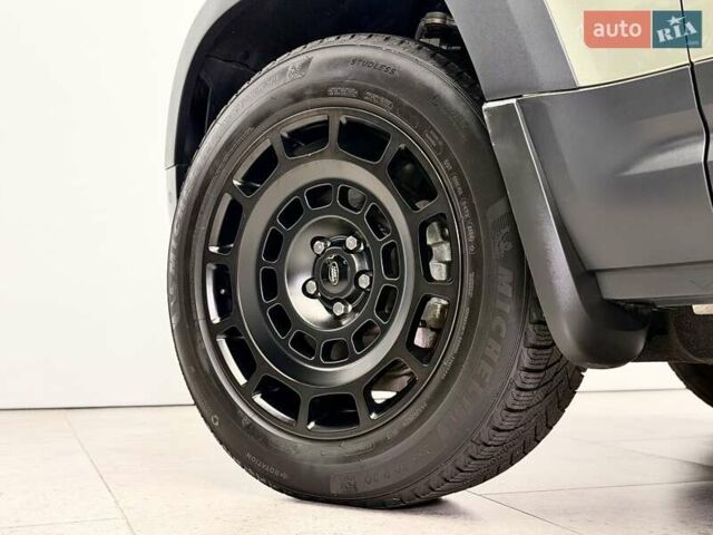 Зеленый Ленд Ровер Дефендер, объемом двигателя 3 л и пробегом 7 тыс. км за 80800 $, фото 51 на Automoto.ua