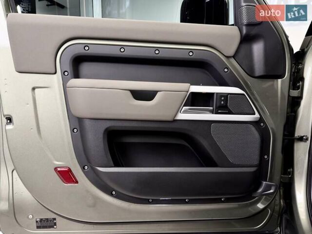 Зеленый Ленд Ровер Дефендер, объемом двигателя 3 л и пробегом 7 тыс. км за 82990 $, фото 31 на Automoto.ua